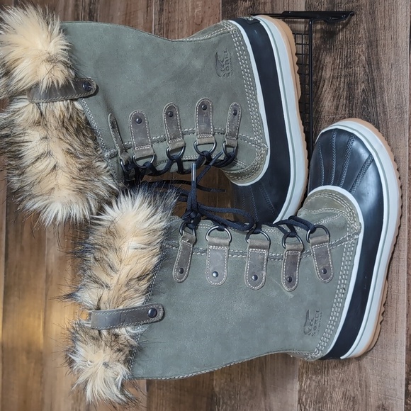 Sorel Joan of Arctic Waterproof Leather Boots Size 8.0 In Olive Green & Black - Picture 1 of 13